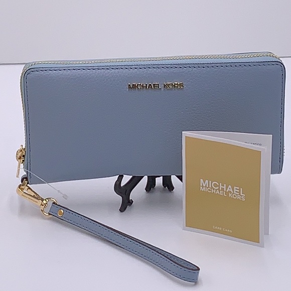 MICHAEL KORS LARGE TRAVEL CONTINENTAL WRISTLET WALLET PALE BLUE COLOR
NWT - Picture 1 of 16